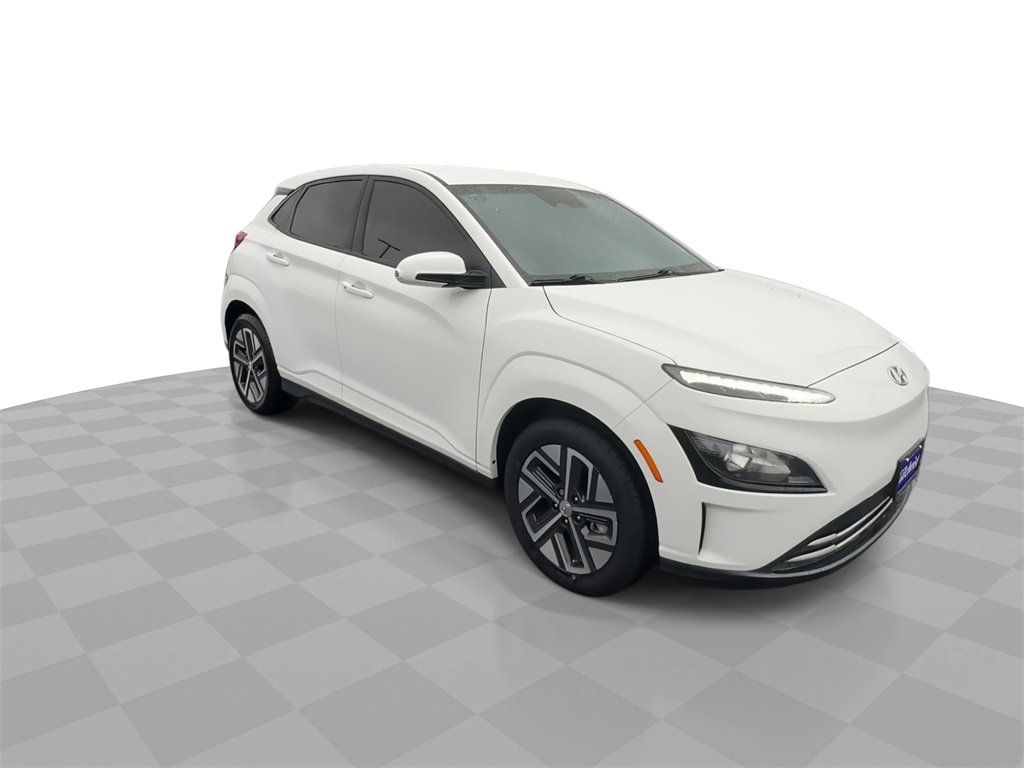 Used 2023 Hyundai Kona SE w/ Cargo Package image 2