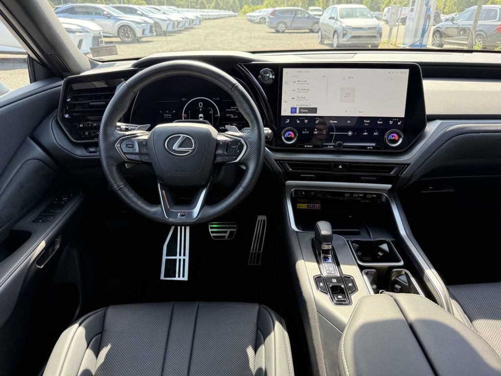 Used 2025 Lexus TX 500h AWD w/ Technology Package image 8