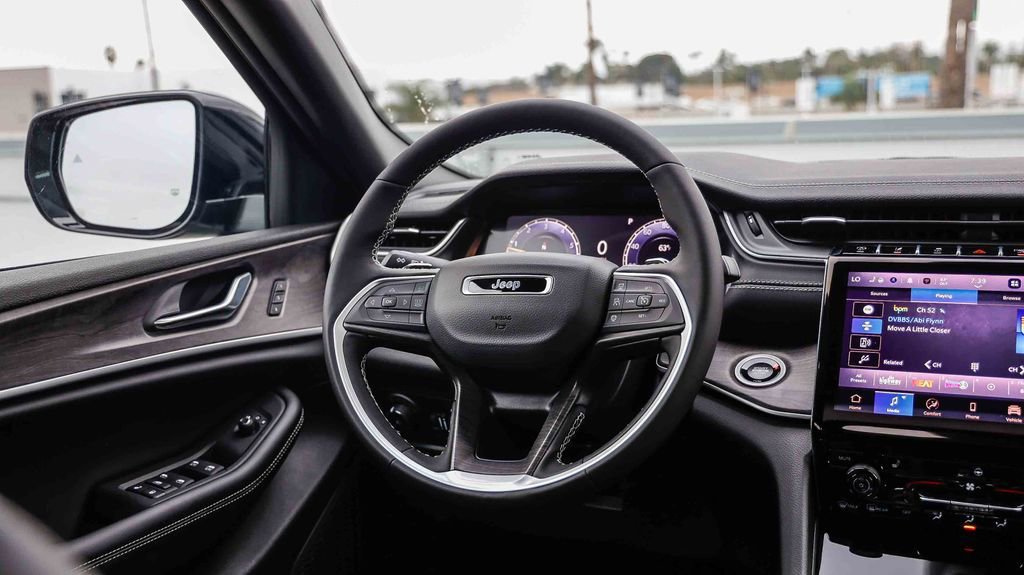 New 2025 Jeep Grand Cherokee L Limited w/ Black Appearance Package image 16