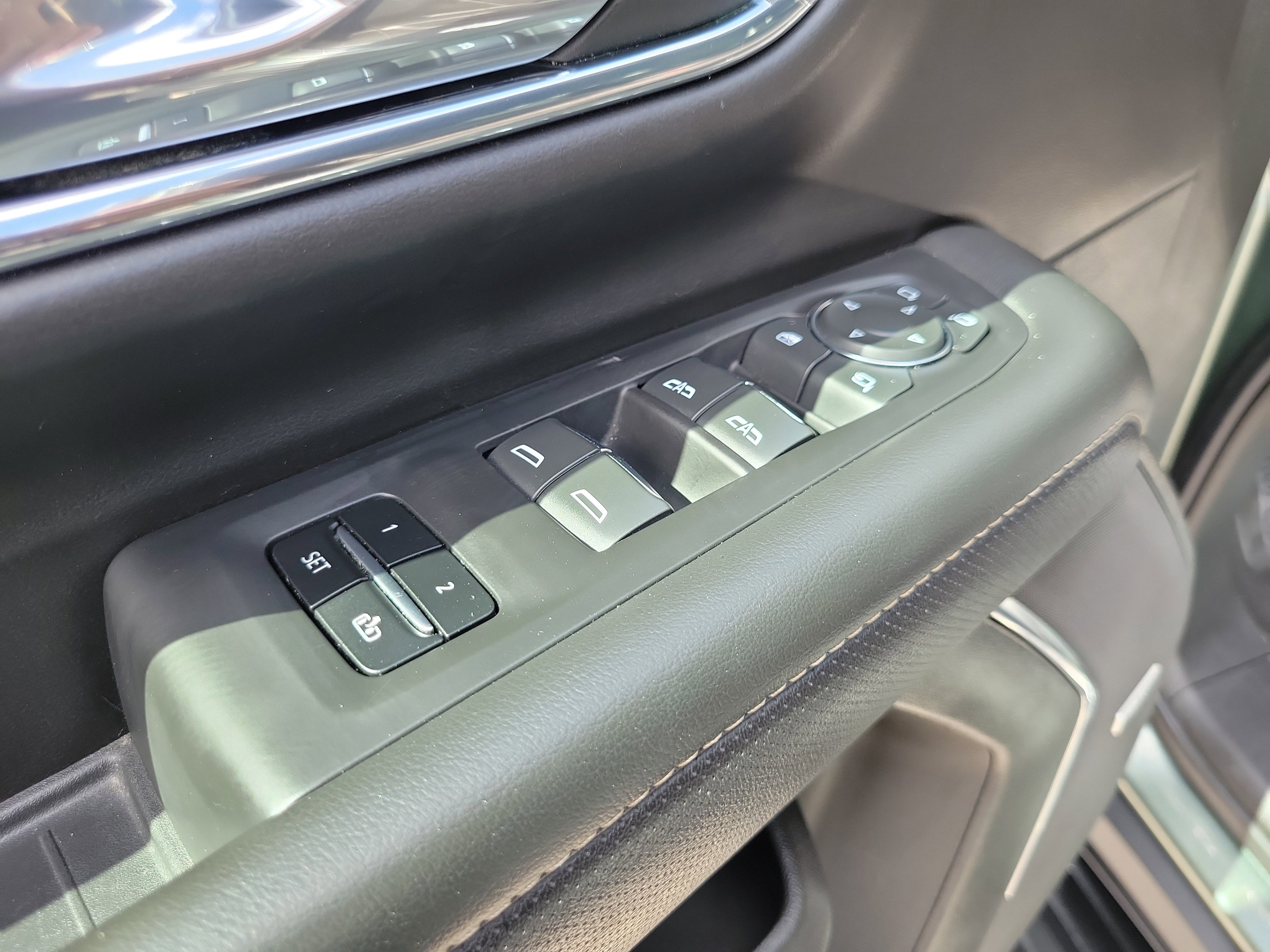 Used 2023 Chevrolet Suburban Premier image 24