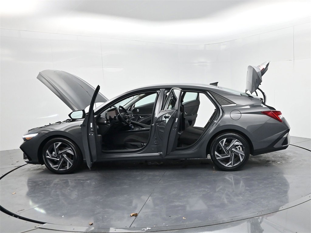 Used 2025 Hyundai Elantra SEL image 57