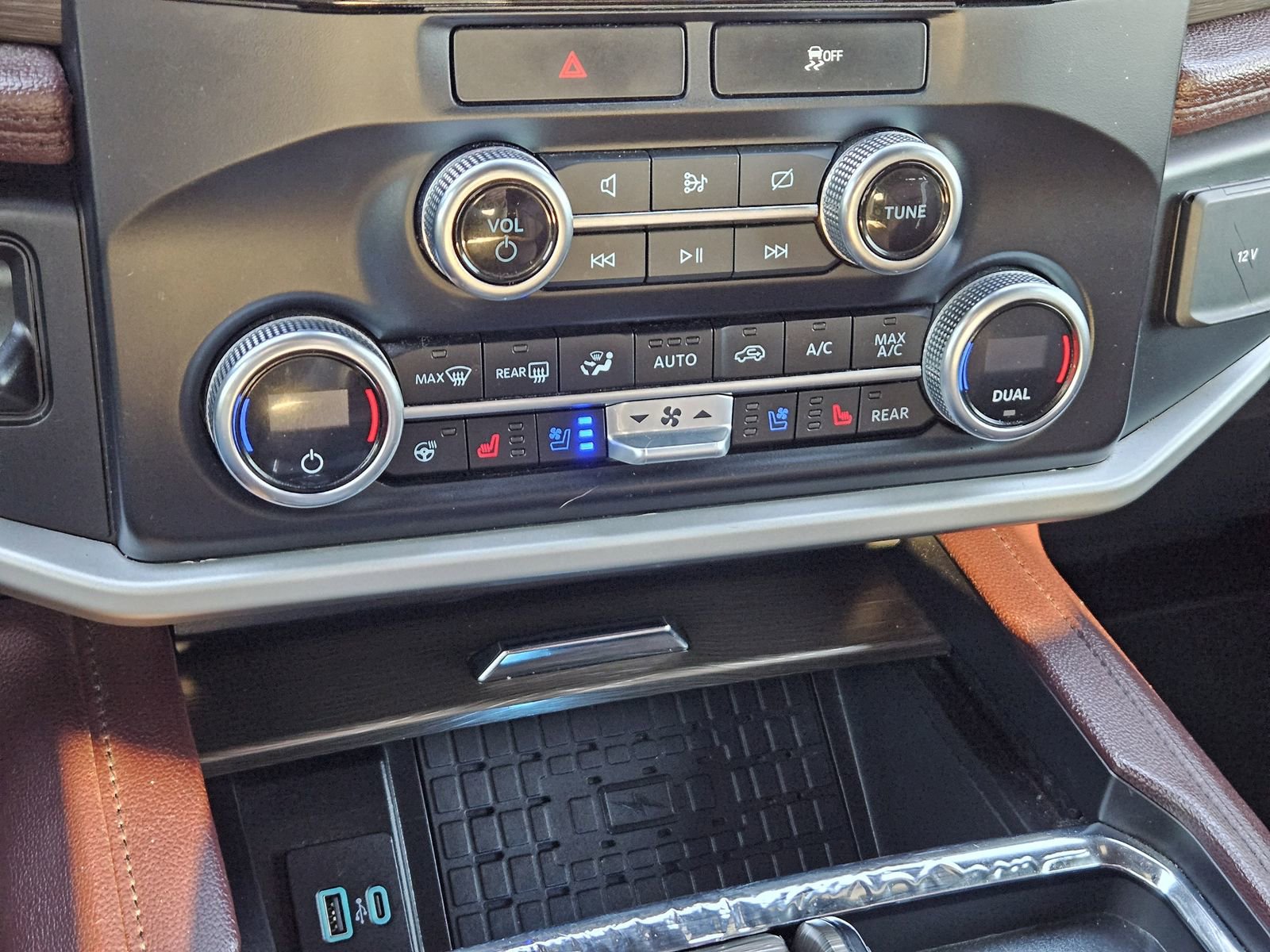 Used 2023 Ford Expedition Limited image 21