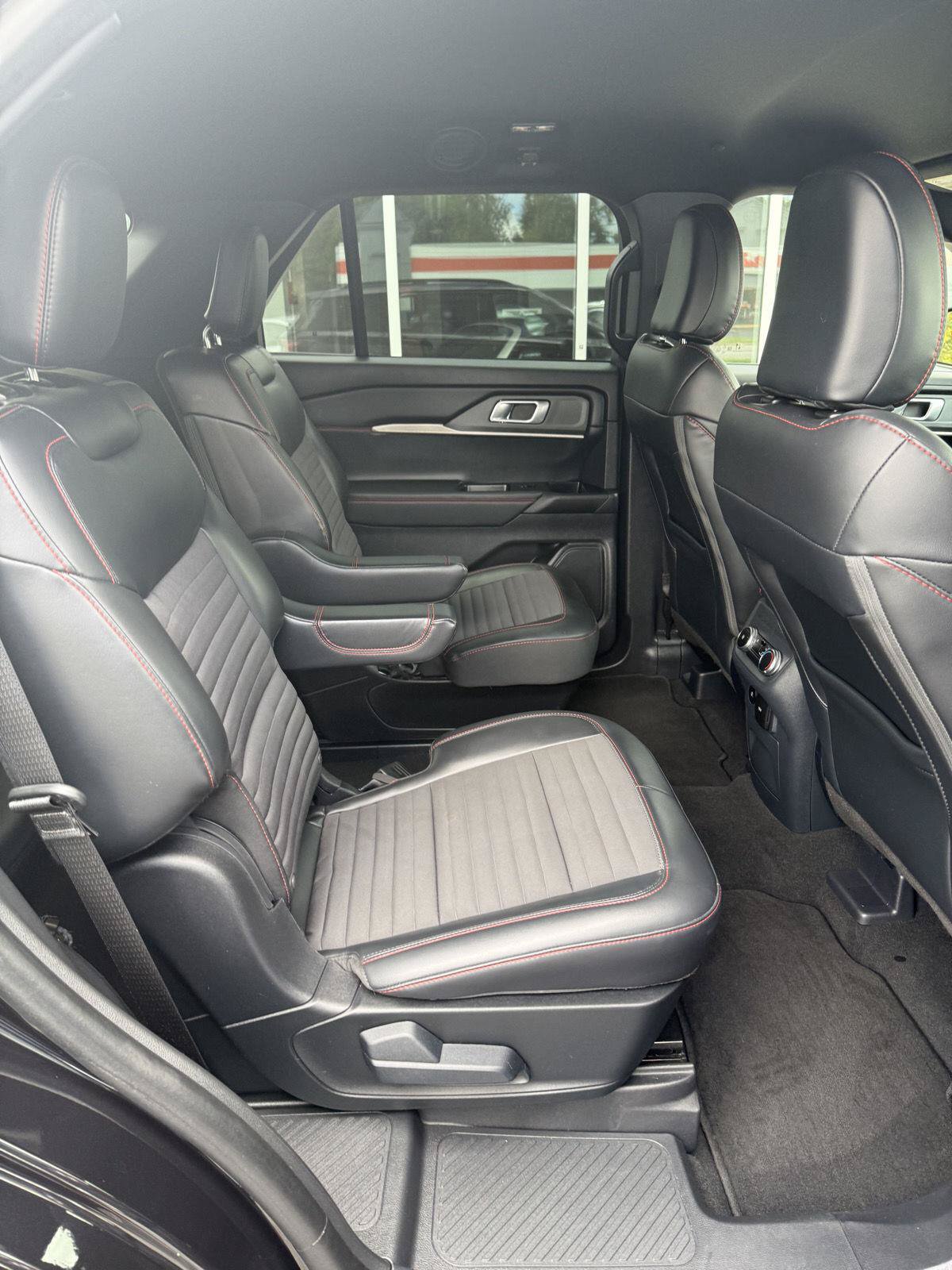 Used 2025 Ford Explorer ST-Line AWD/4WD image 20