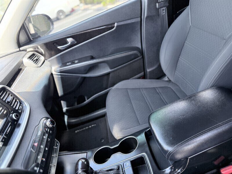 Used 2016 Kia Sorento FWD w/ LX Convenience Package image 12