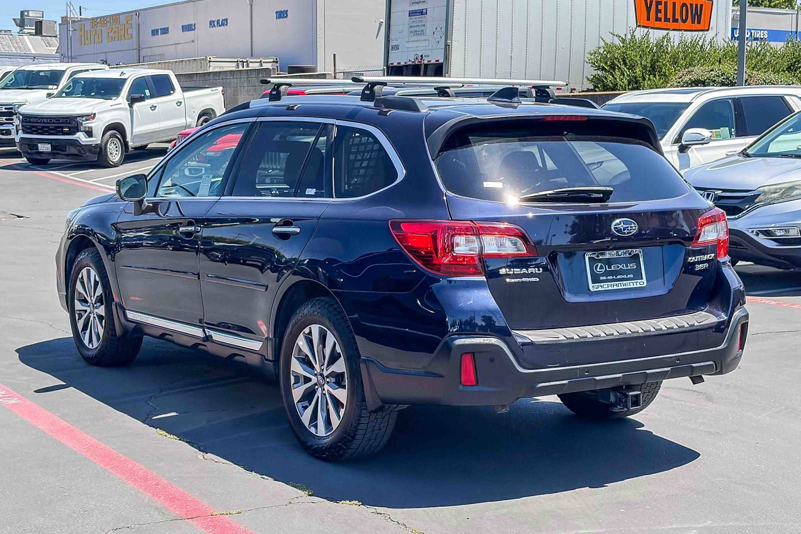 Used 2018 Subaru Outback 3.6R Touring w/ Popular Package #3 AWD/4WD image 2