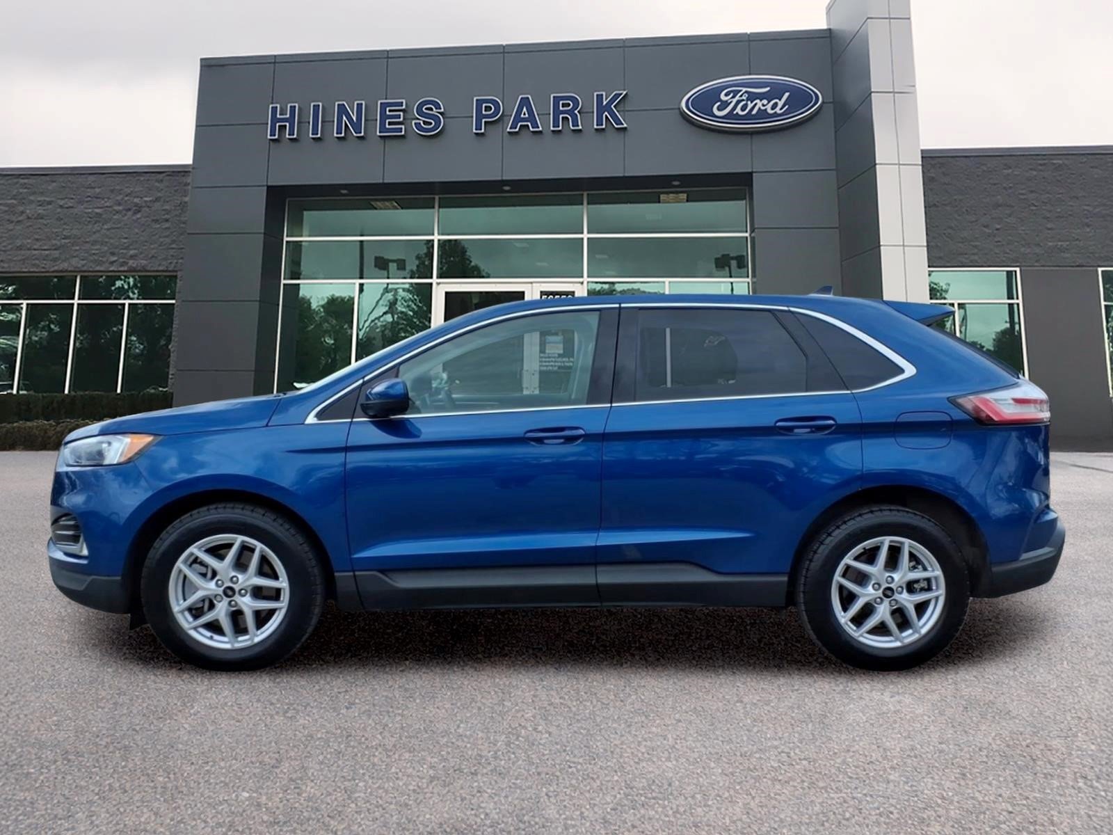 Used 2023 Ford Edge SEL w/ Convenience Package AWD/4WD image 4