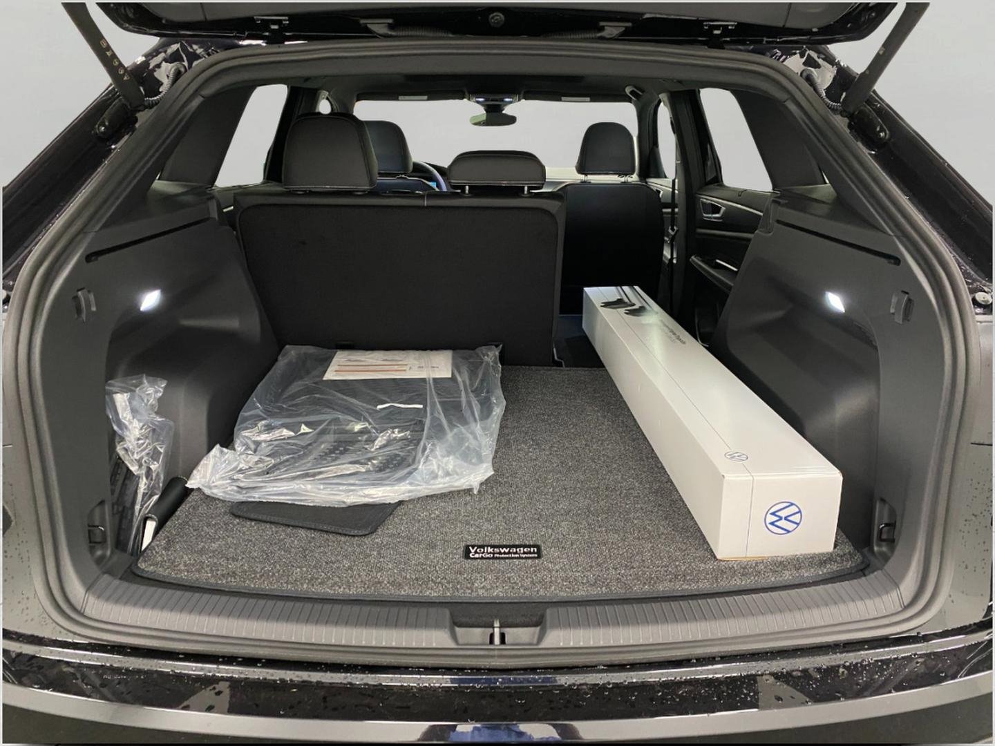 New 2026 Volkswagen Atlas Cross Sport SEL R-Line image 6
