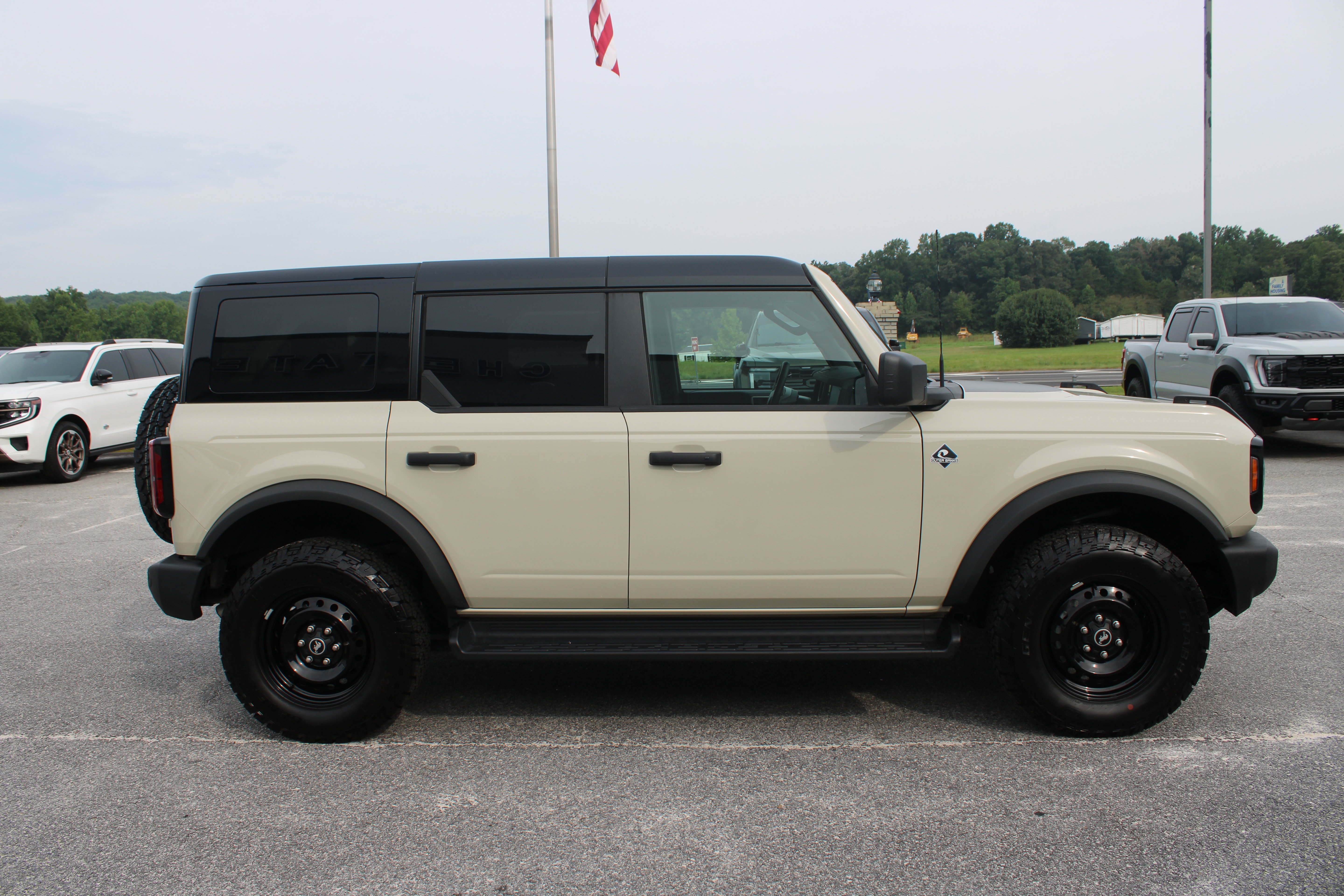 Used 2026 Ford Bronco Outer Banks AWD/4WD image 5