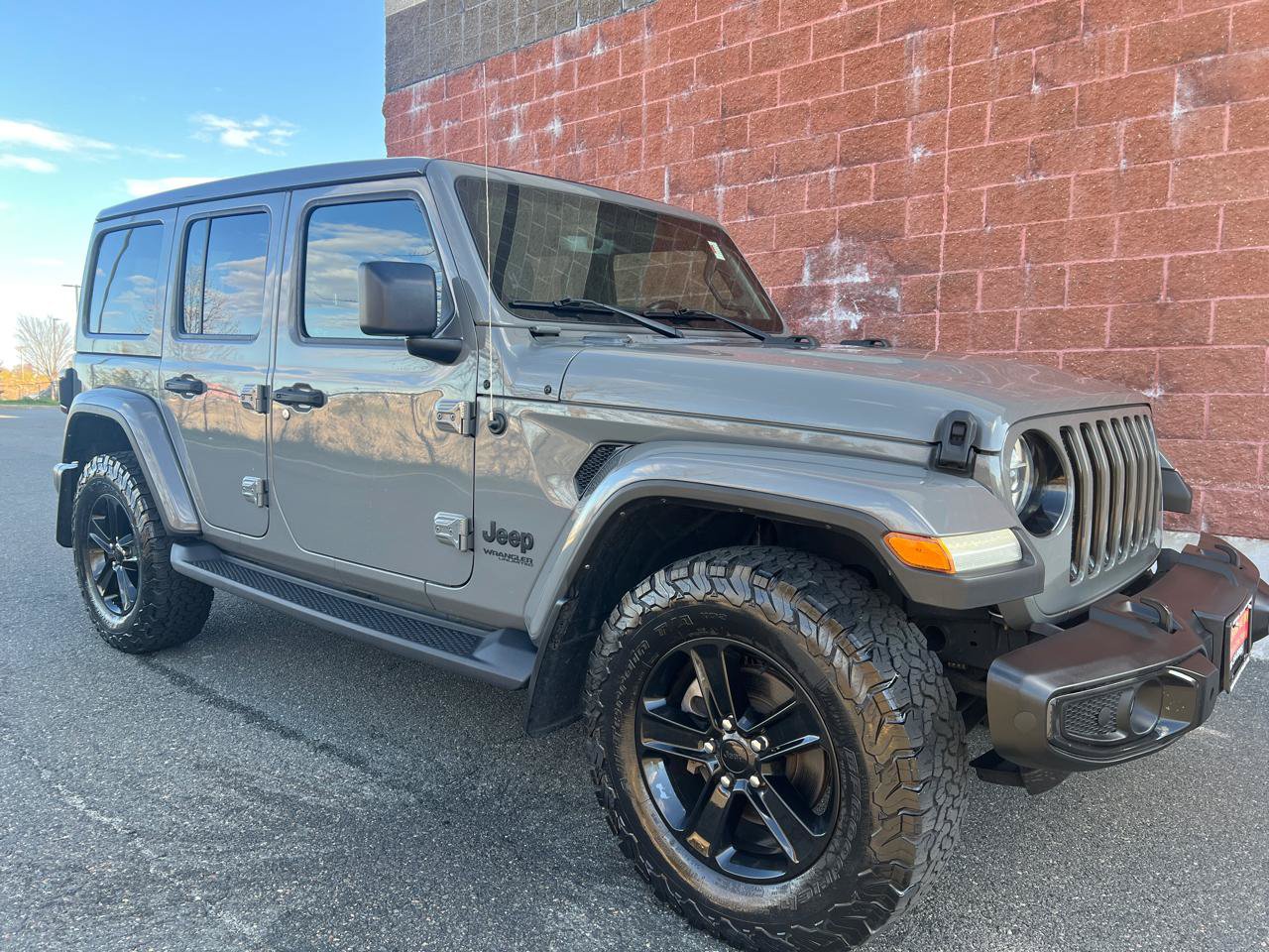 Used 2022 Jeep Wrangler Unlimited Sahara AWD/4WD image 3