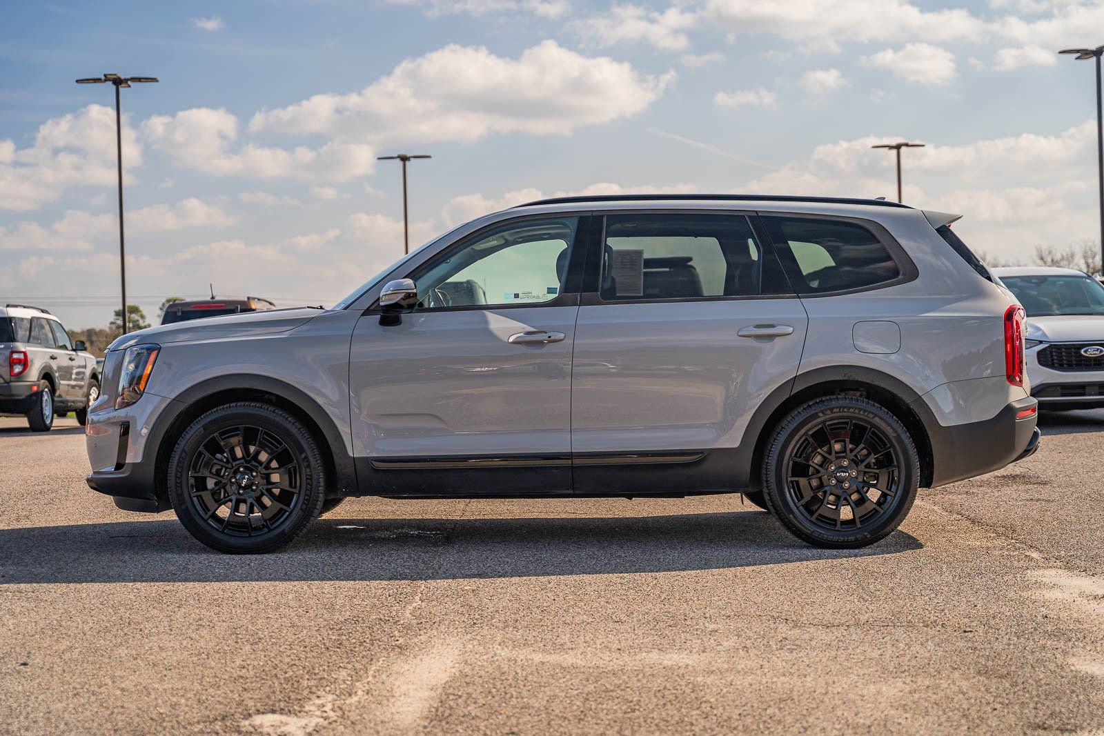 Used 2022 Kia Telluride SX w/ SX Prestige Package image 4