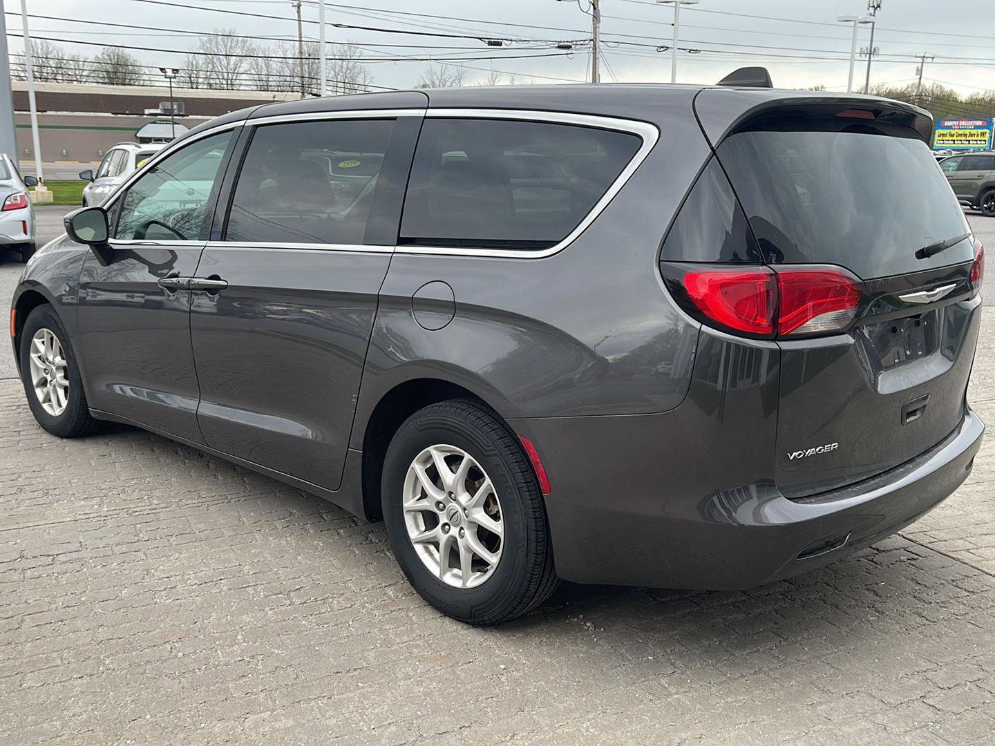 Used 2023 Chrysler Voyager LX FWD image 6