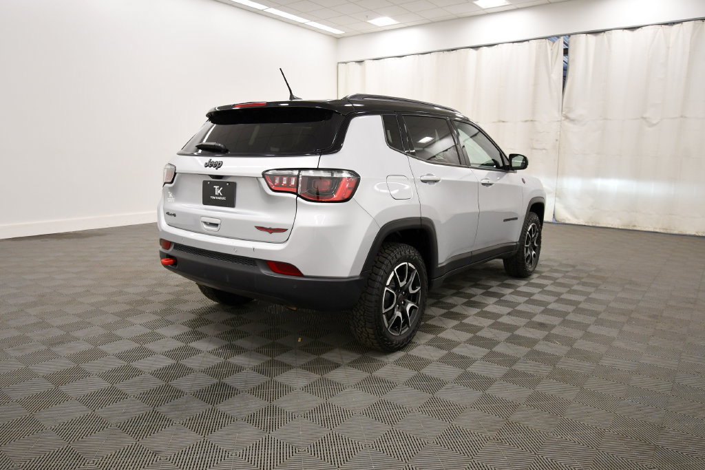 Used 2025 Jeep Compass Trailhawk AWD/4WD image 8