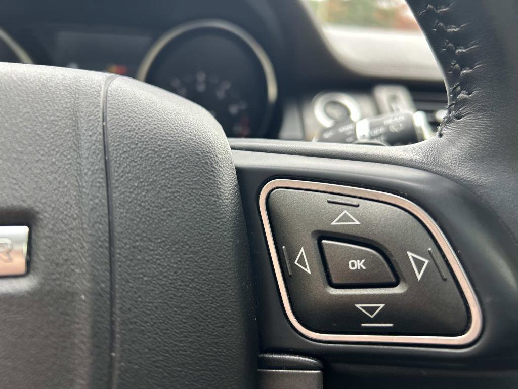 Used 2019 Land Rover Range Rover Evoque SE Premium image 28