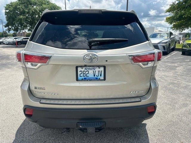 Used 2016 Toyota Highlander XLE AWD/4WD image 4