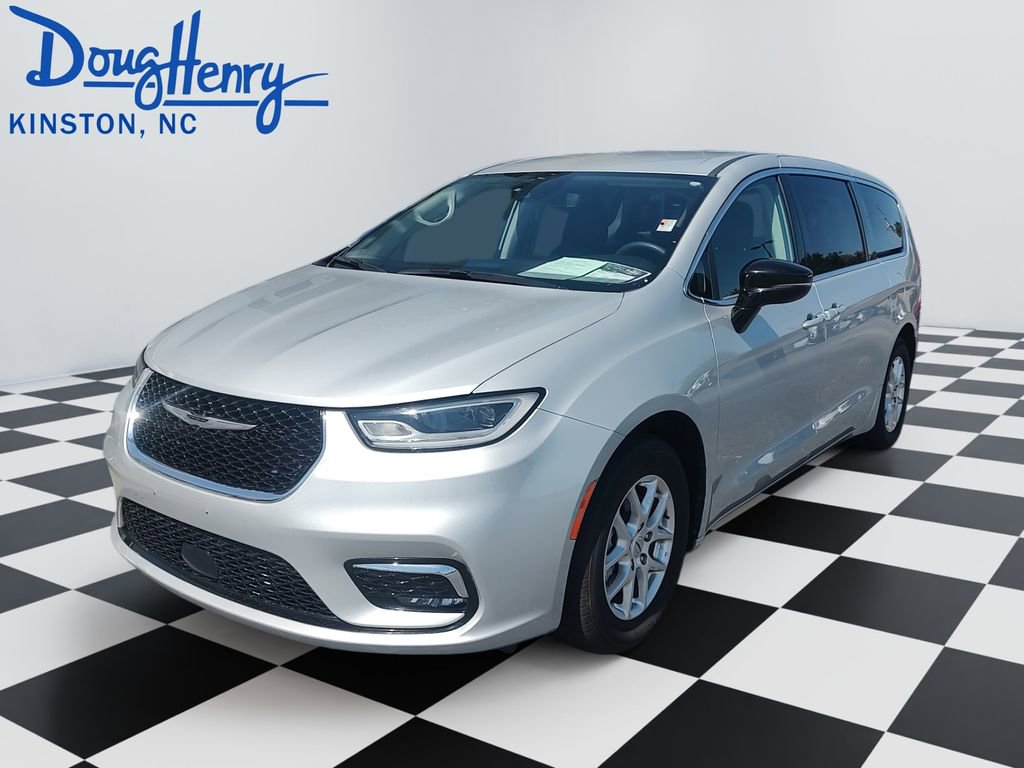 Used 2024 Chrysler Pacifica Touring-L