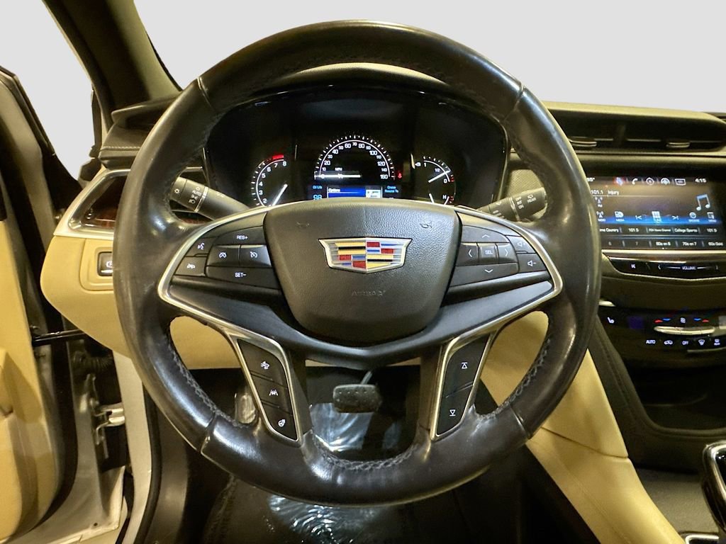 Used 2018 Cadillac XT5 Luxury w/ Driver Awareness Package image 12