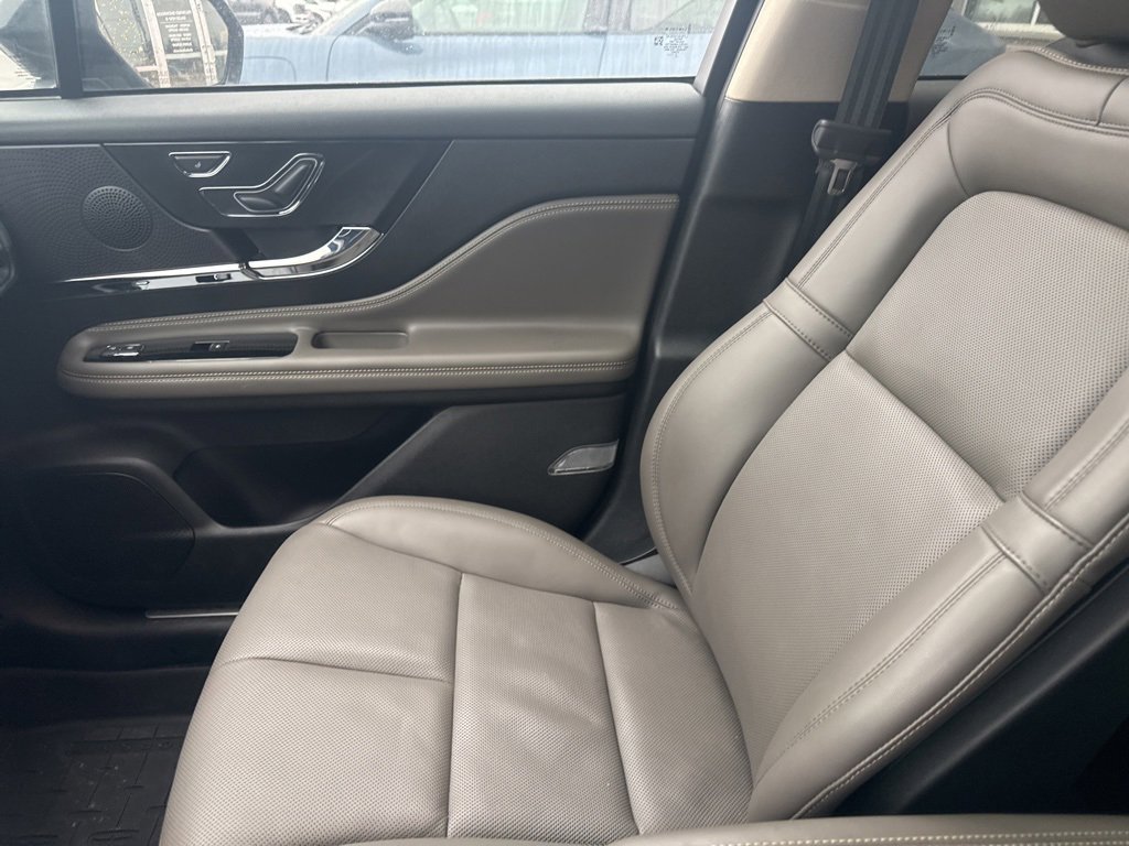 Used 2023 Lincoln Corsair Reserve w/ Equipment Group 201A image 12