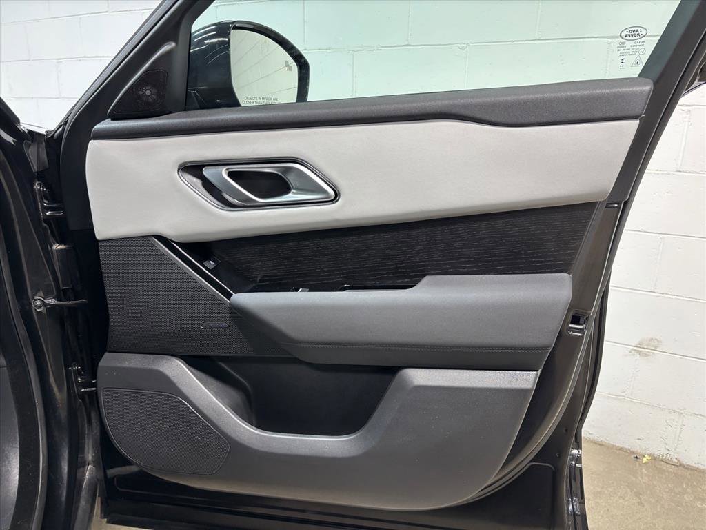 Used 2025 Land Rover Range Rover Velar Dynamic SE image 33