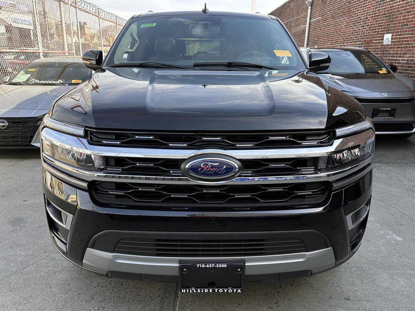 Used 2024 Ford Expedition Limited image 6