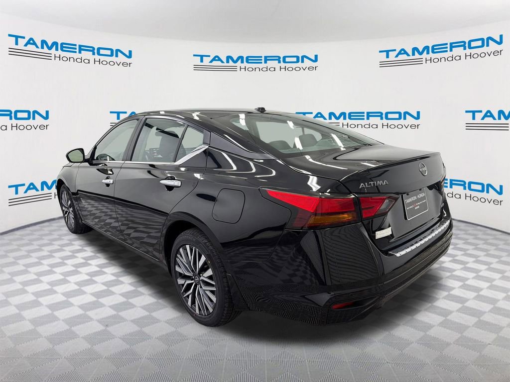 Used 2023 Nissan Altima 2.5 SV w/ SV Premium Package image 3