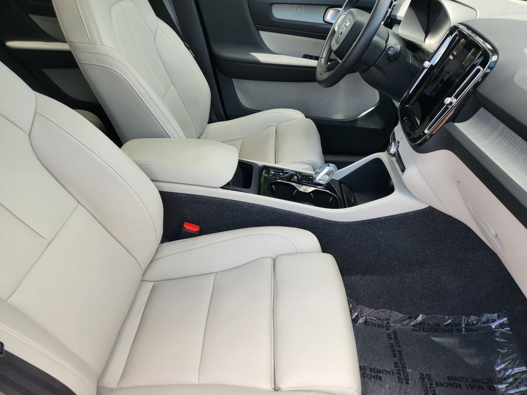 New 2026 Volvo XC40 B5 Plus w/ Protection Package Premier AWD/4WD image 5