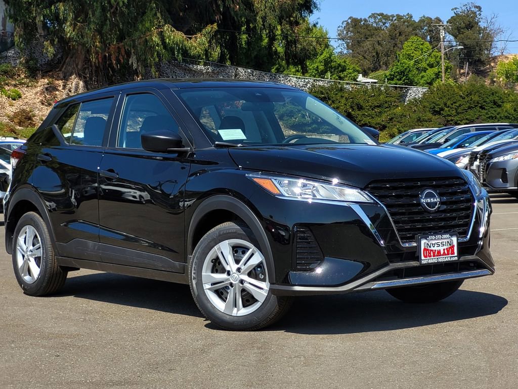 New 2025 Nissan Kicks Play S FWD image 2