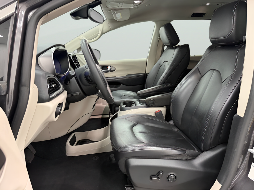 Used 2022 Chrysler Pacifica Touring-L FWD image 10