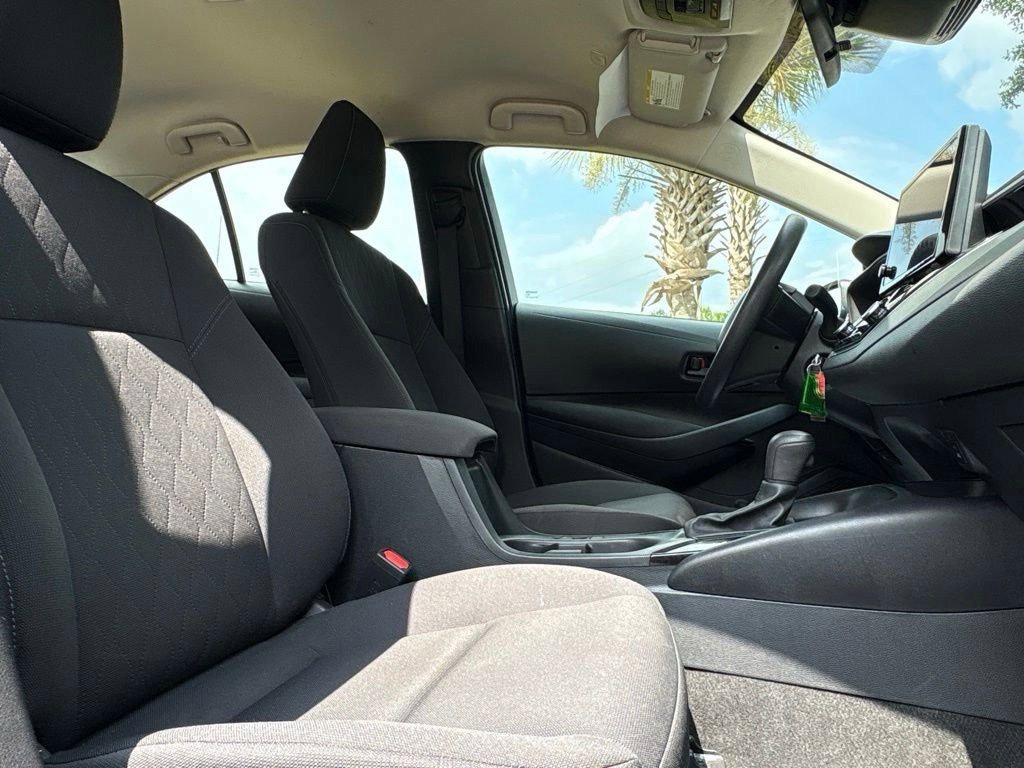 Used 2022 Toyota Corolla LE FWD image 15