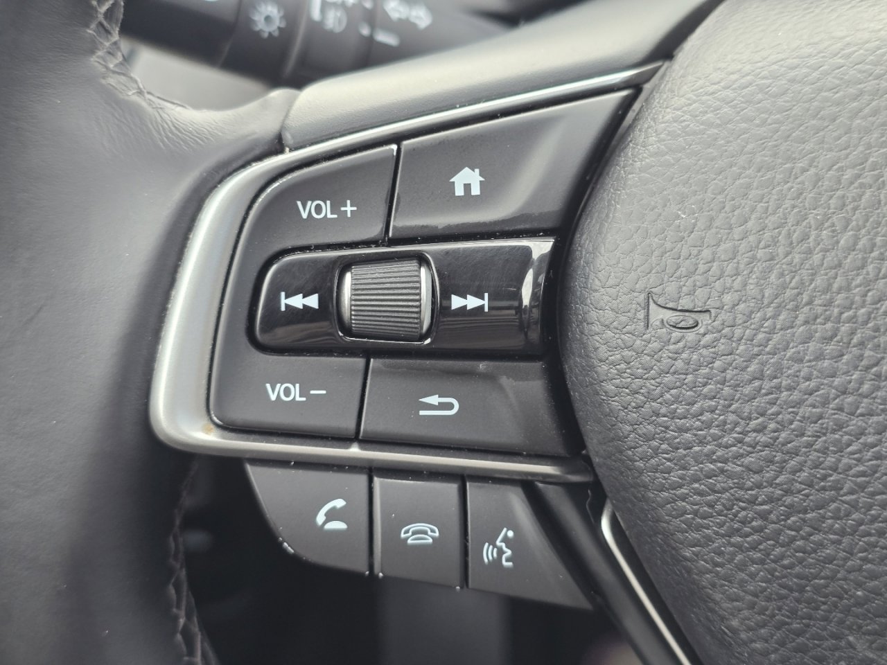 Certified 2018 Honda Accord EX-L image 33