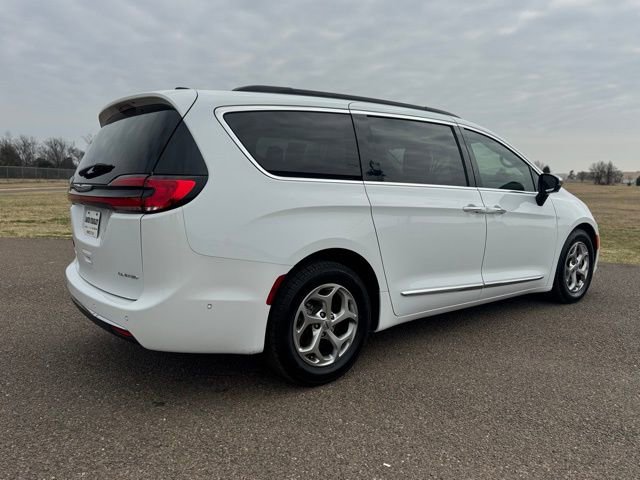 Certified 2023 Chrysler Pacifica Limited image 6