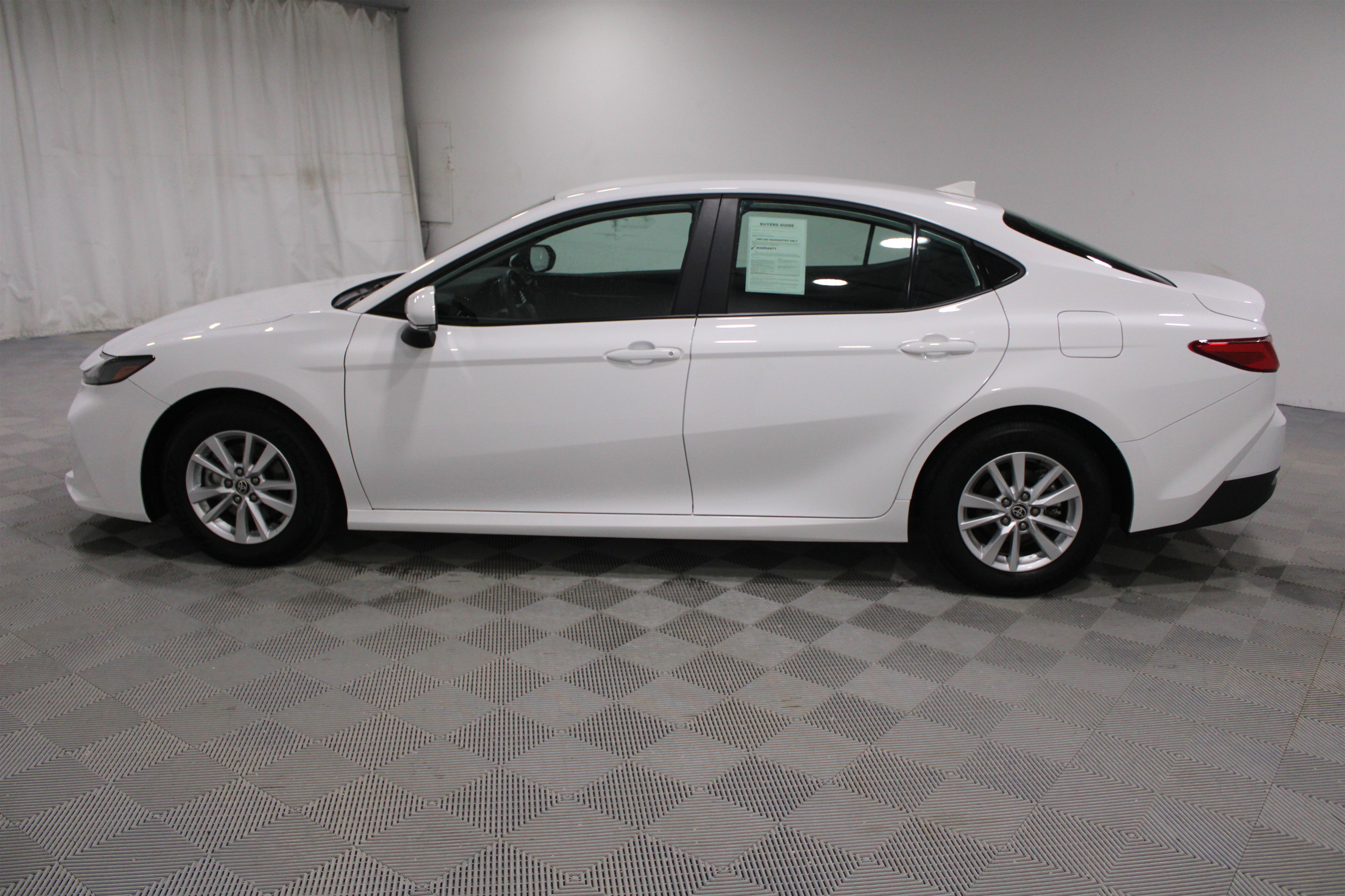 Used 2025 Toyota Camry LE w/ Convenience Package image 30