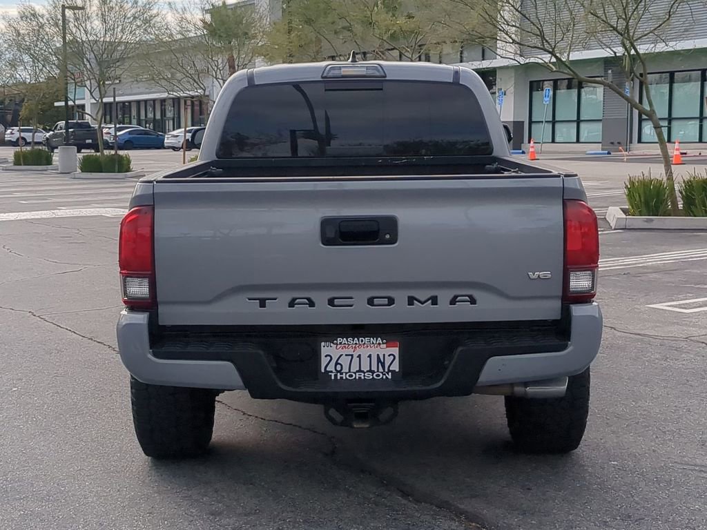 Used 2018 Toyota Tacoma TRD Sport RWD image 5