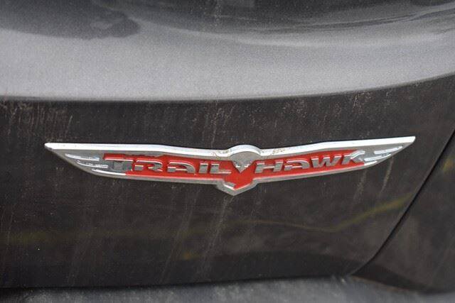 Used 2019 Jeep Renegade Trailhawk w/ Cold Weather Group II AWD/4WD image 16