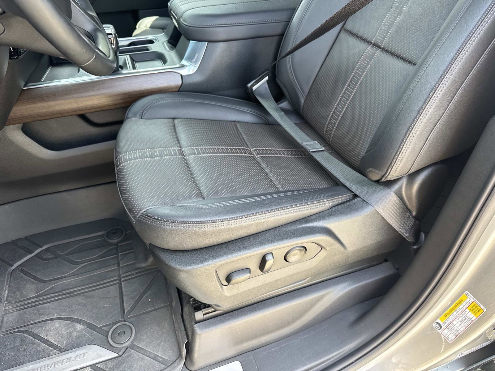 Used 2024 Chevrolet Silverado 1500 High Country w/ High Country Premium Package AWD/4WD image 19