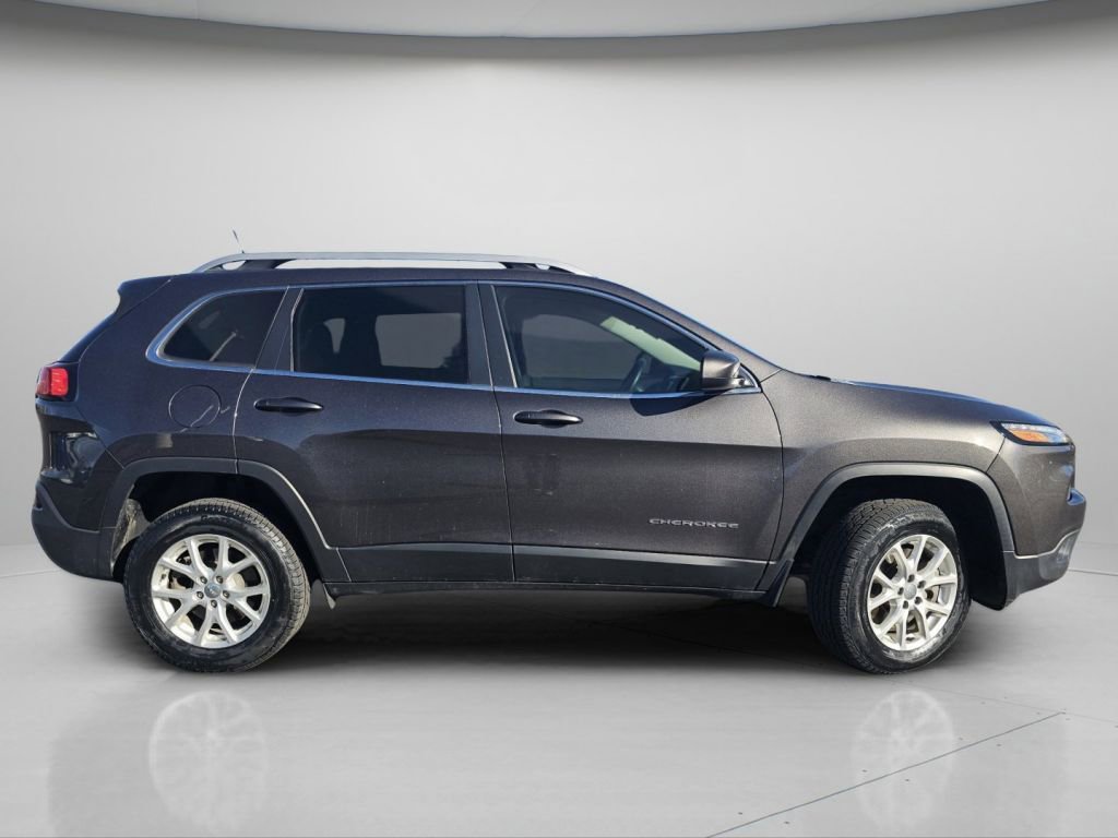 Used 2018 Jeep Cherokee Latitude Plus image 23