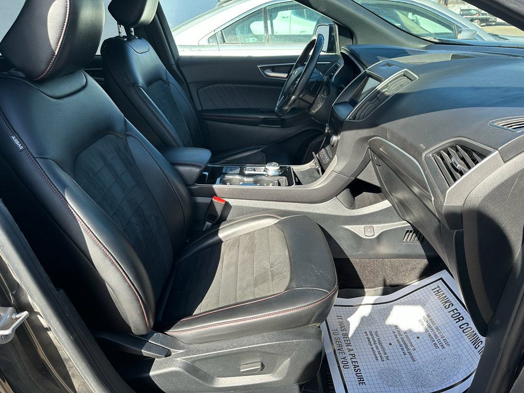 Used 2020 Ford Edge ST-Line w/ Cold Weather Package image 24