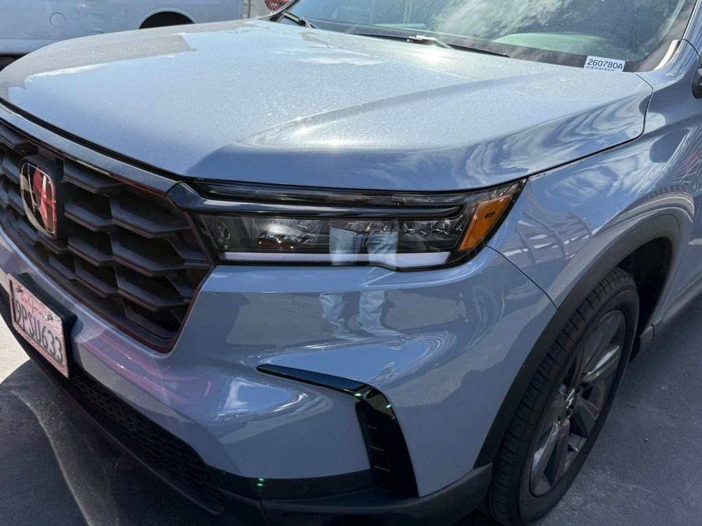 Used 2025 Honda Pilot Sport image 10