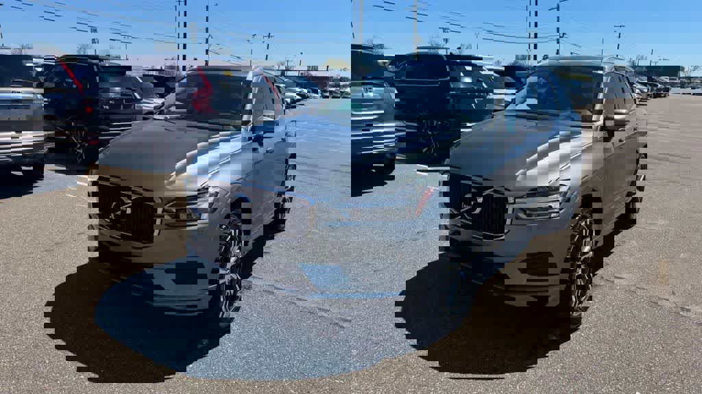 Used 2019 Volvo XC60 T6 Momentum w/ Multimedia Package