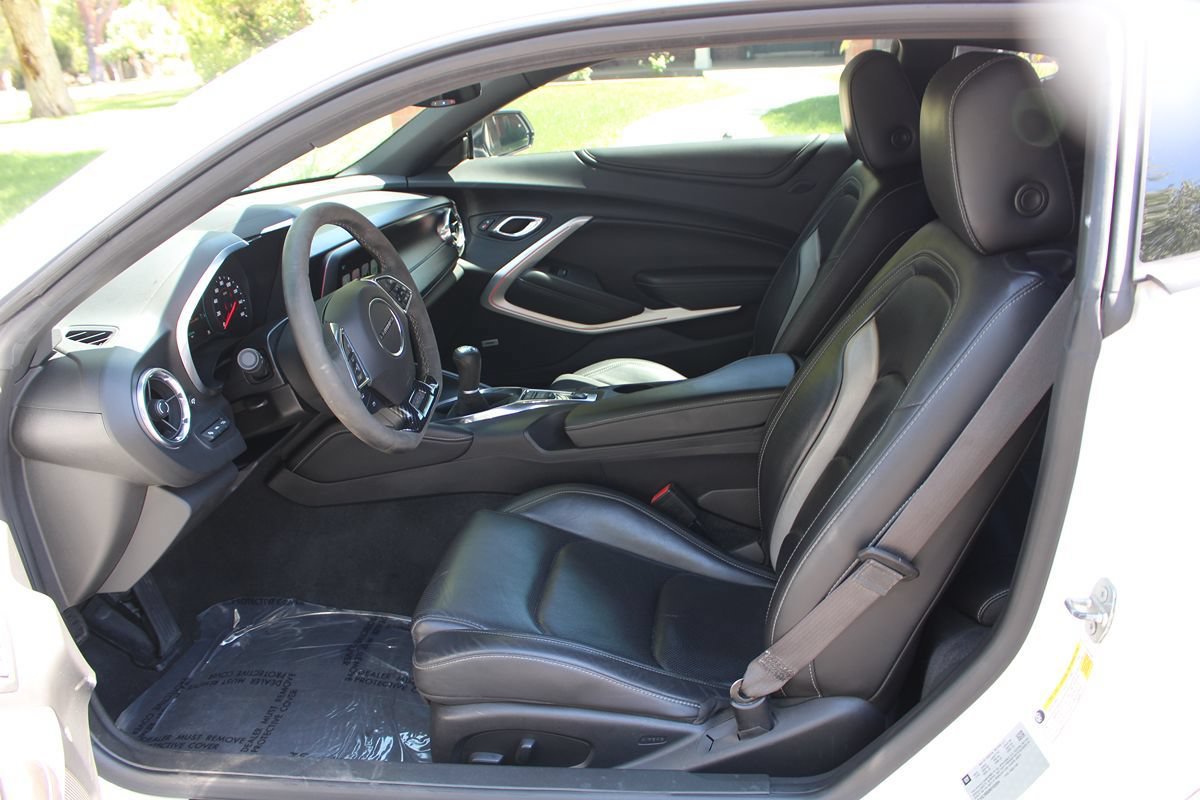 Used 2017 Chevrolet Camaro LT RWD image 8