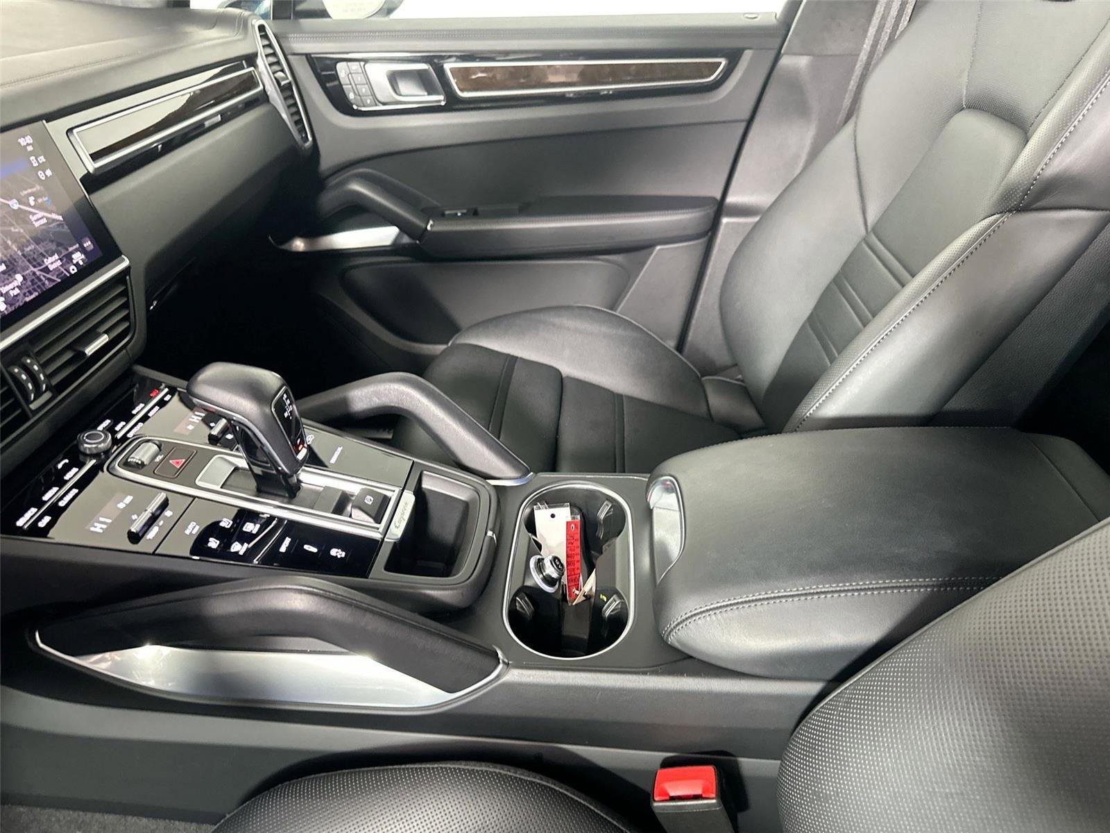 Certified 2022 Porsche Cayenne Turbo AWD/4WD image 30
