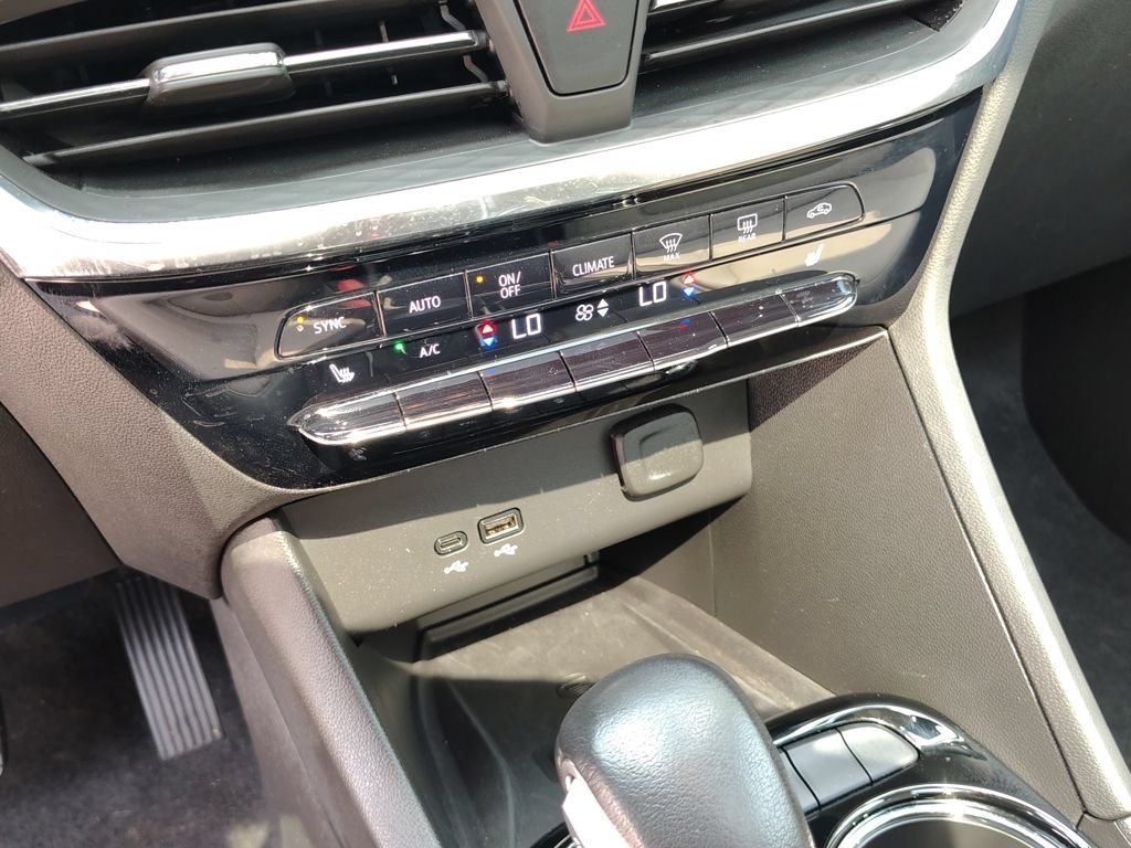 Used 2024 Buick Encore GX Avenir w/ Avenir Technology Package AWD/4WD image 32