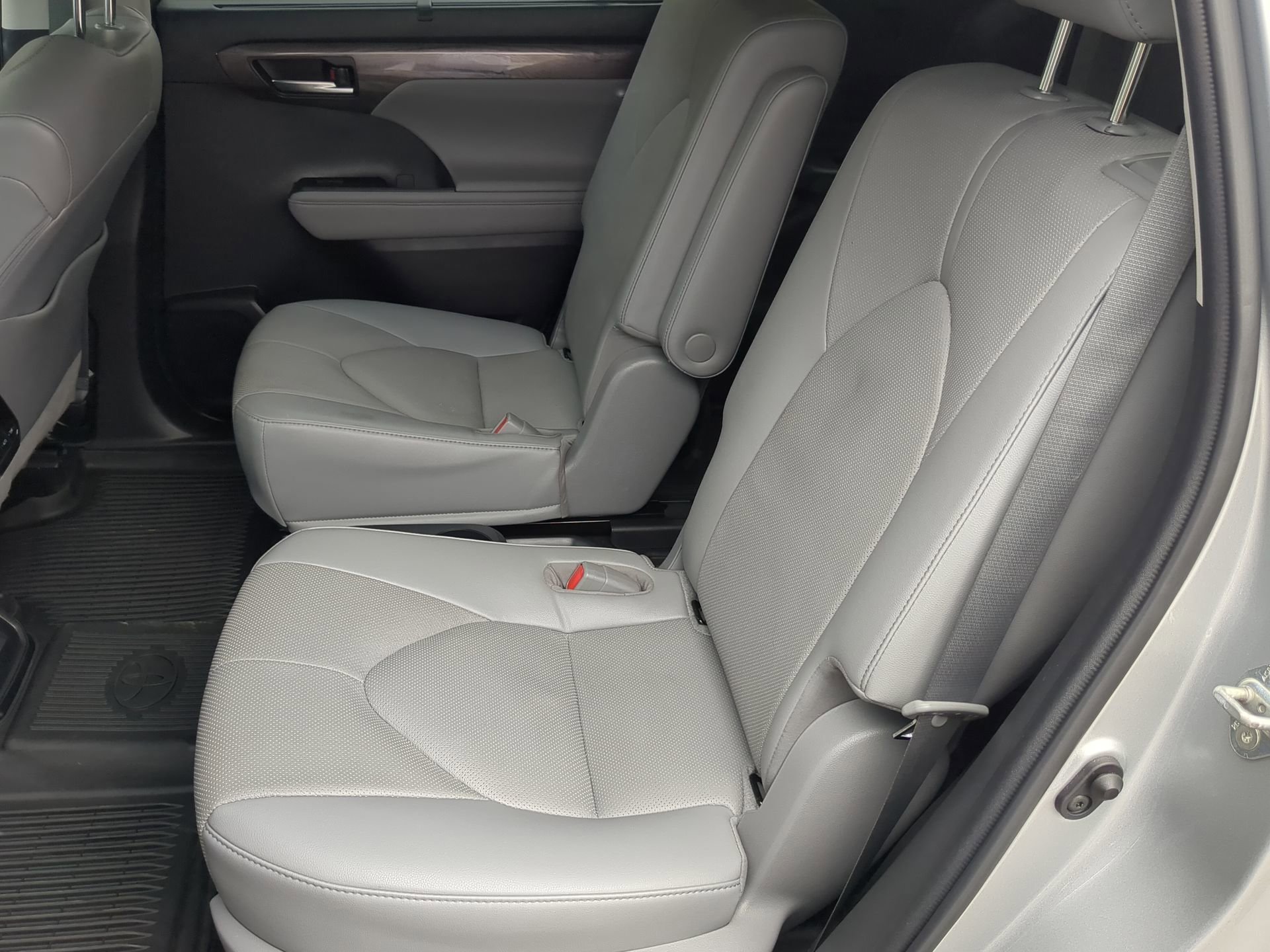 Used 2022 Toyota Highlander Limited image 46