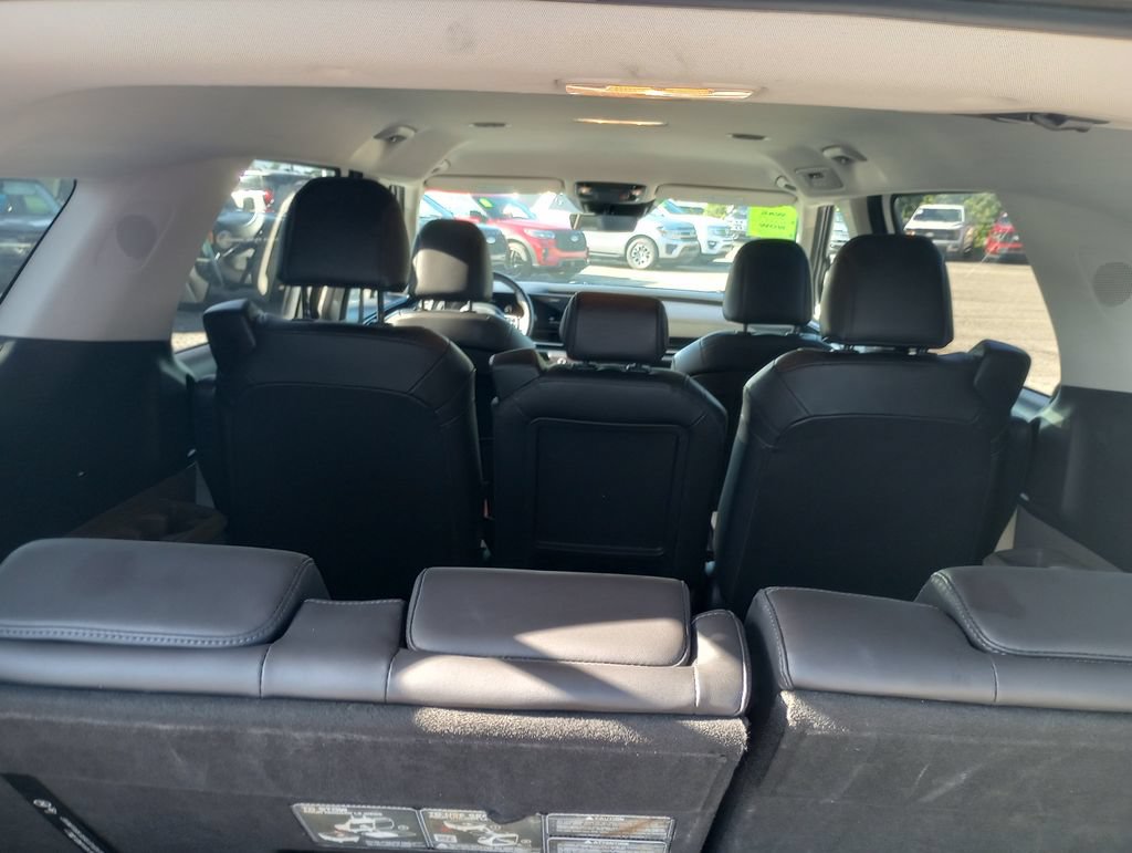 Used 2025 Kia Carnival FWD image 15