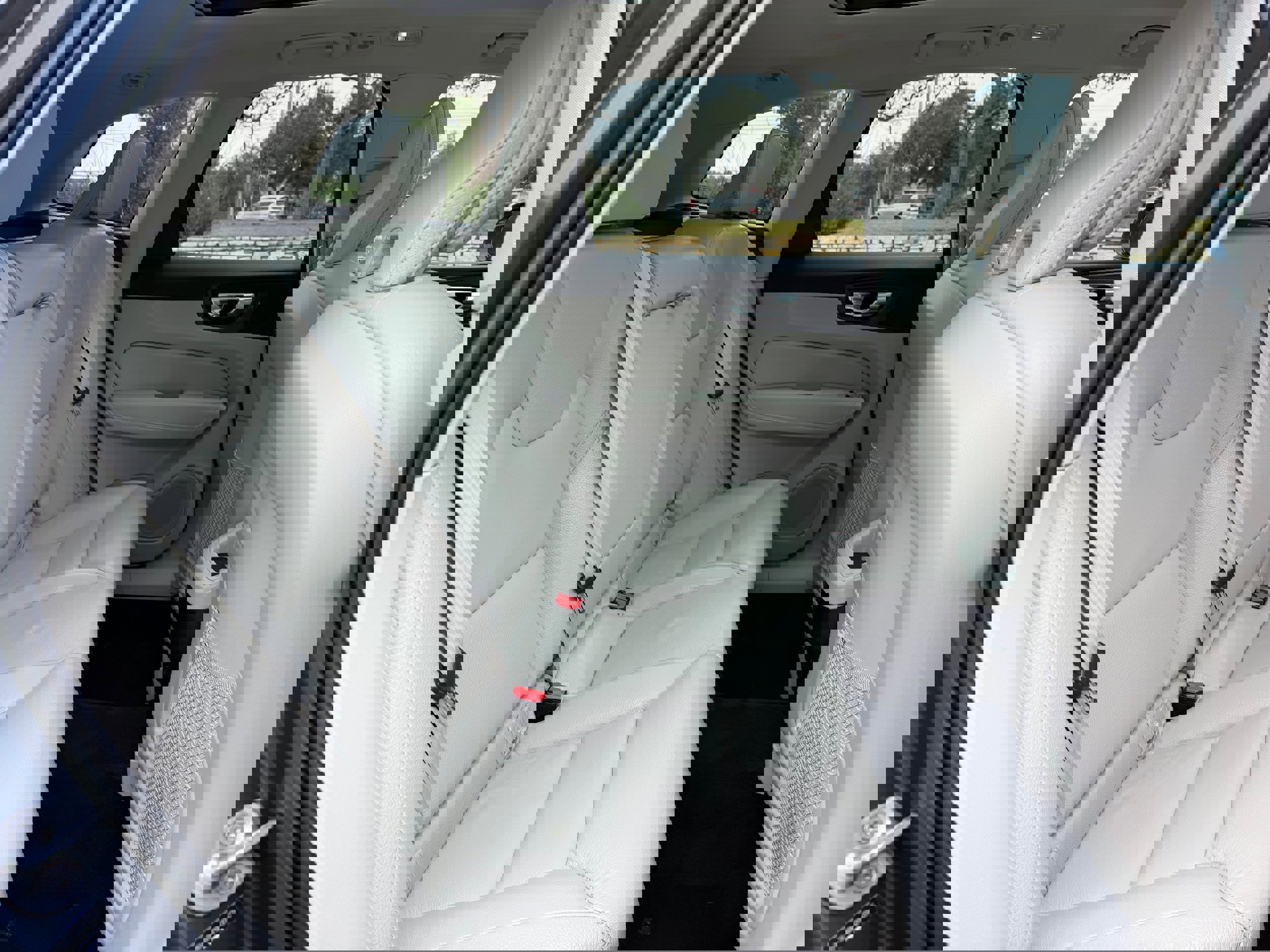 Certified 2023 Volvo XC60 B5 Plus w/ Climate Package image 12