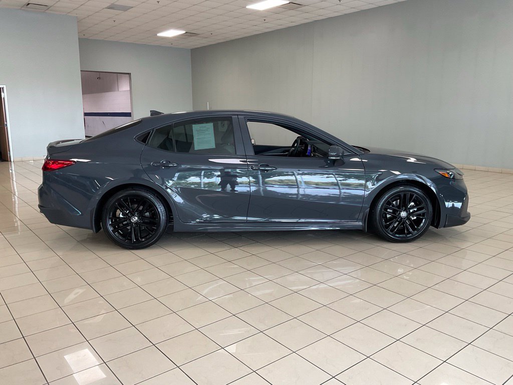 Used 2026 Toyota Camry SE FWD image 7