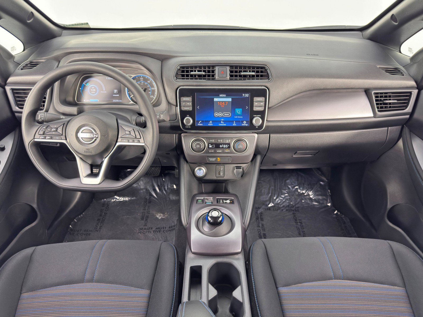 Used 2025 Nissan Leaf S image 11