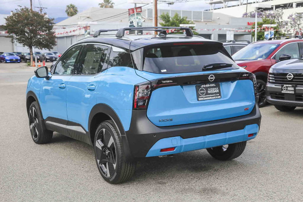 New 2026 Nissan Kicks SR FWD image 6