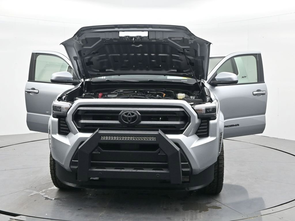 Used 2025 Toyota Tacoma SR5 AWD/4WD image 39