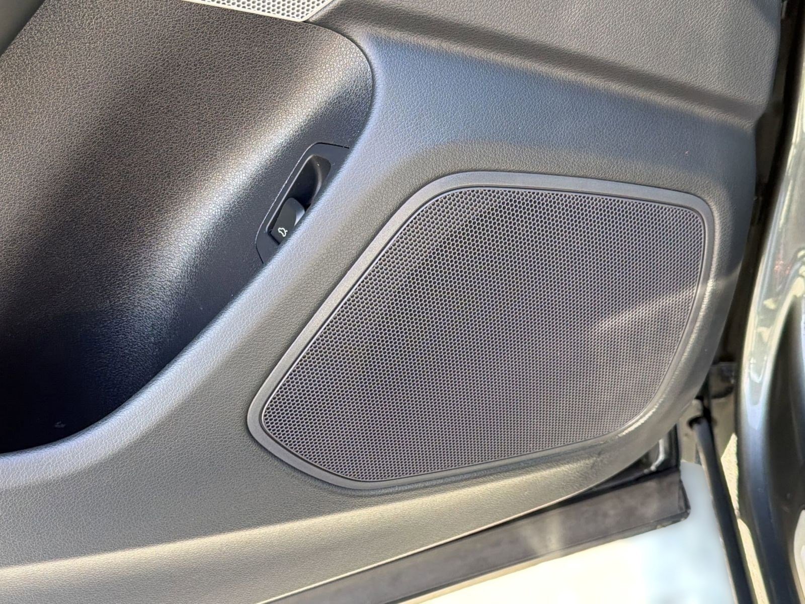 Used 2018 Audi Q3 2.0T Premium Plus w/ Premium Plus Package AWD/4WD image 21