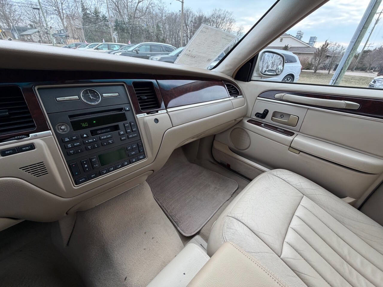 Used 2006 Lincoln Town Car Signature image 21